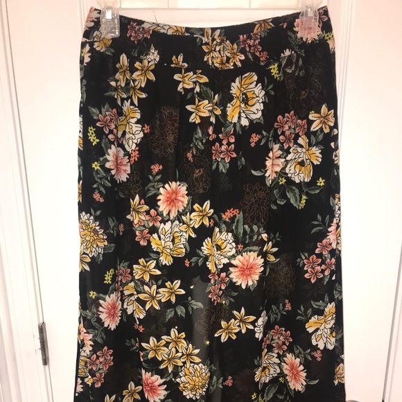 Floral Maxi Short-Skirt with Slit - Picture 4 of 5